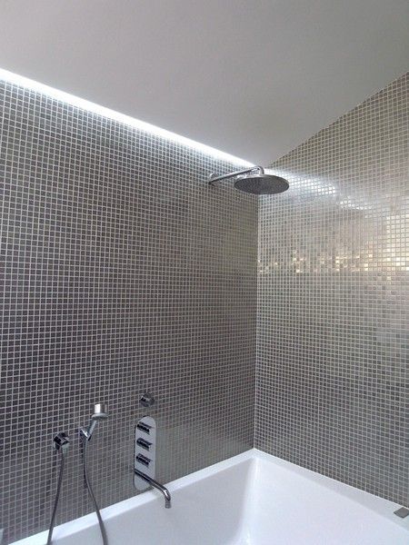 Современное освещение в ванной комнате из светодиодных лент